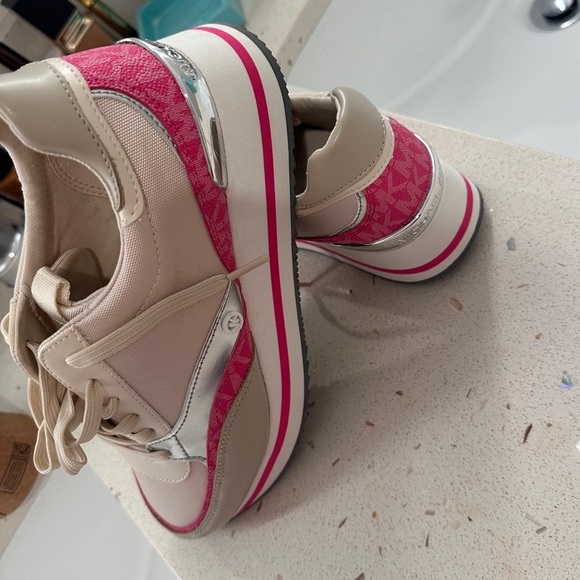 Michael Kors
Mariah low-top sneakers - Picture 4 of 7